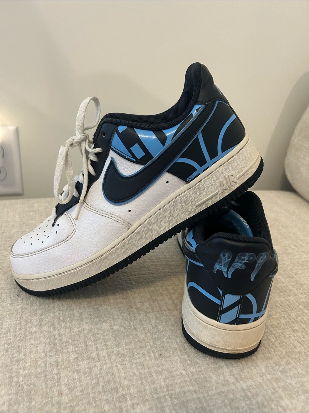 Nike Men’s Low-Top Sneakers in White, Black & Light Blue - Picture 2 of 5